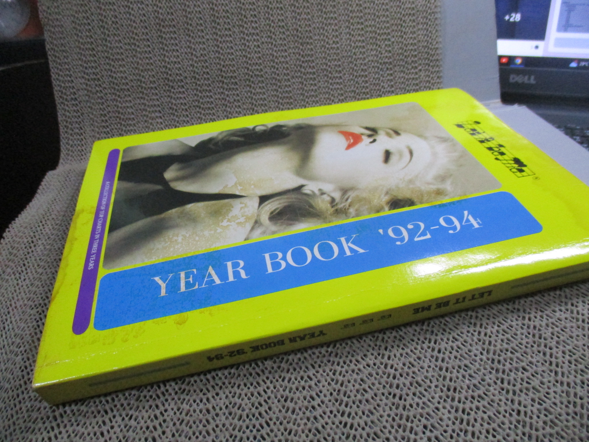 หนังสือเพลงพร้อมคอร์ดกีตาร์ LET IT BE ME YEAR BOOK 1992-1994 ตำหนิ ปกหลังมีคราบน้ำ เปิดได้ตามปกติ