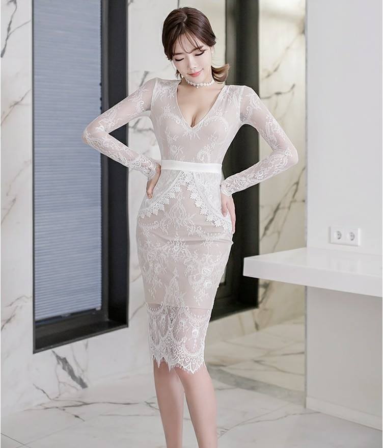 **สินค้าหมดค่ะ**เดรสผ้าลูกไม้สีขาว เนื้อนิ่ม ยืดหยุ่นได้ดีสีขาว แขนยาว ทรงสอบ เอวคาดด้วยผ้าคอตตอนผสม spandex ยืดได้ สวยมากค่ะ