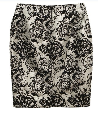 ***หมดค่ะ***กระโปรงลายดอกกุหลาบสีดำตัดกับพื้นสีเงินเมทัลลิก หรูหรามีระดับ สวยเหมือนแบบค่ะ