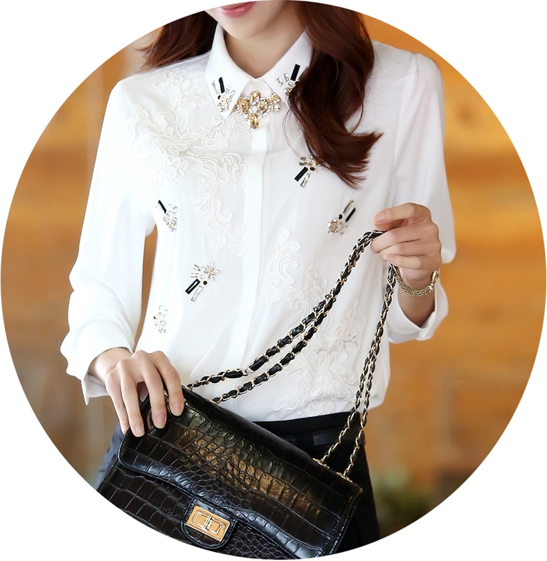 **หมดค่ะ***เสื้อเชิ้ตใส่ทำงานผ้าชีฟองสีขาว ดีเทลตกแต่งลูกปัดและเพชรช่วงปกเสื้อ และลูกไม้แขนยาว สวยคุณภาพดีเหมือนแบบค่ะ