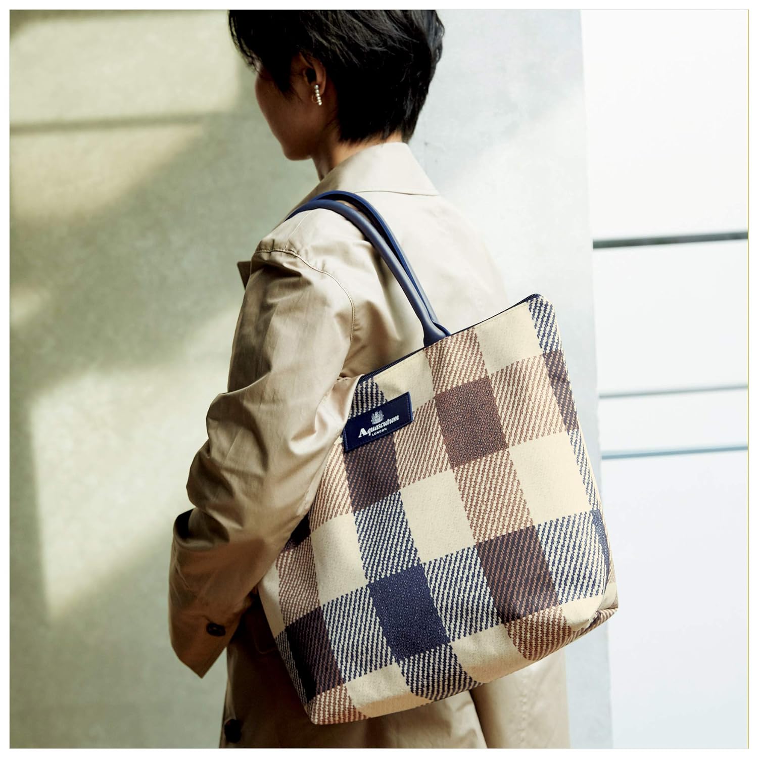 กระเป๋าลายสก็อต Aquascutum กระเป๋าโท๊ตใบใหญ่ สะพายไหล่สะดวก เปิดปิดง่ายได้ด้วยซิป