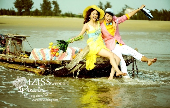 ***พร้อมส่ง***ชุดถ่ายพรีเว็ดดิ้งริมทะเล (pre wedding dress) ชุดแฟนตาซีชายหญิงธีมสีเหลือง