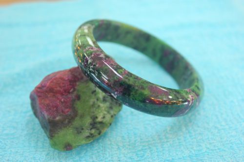 กำไลรูบี้ซอยไซท์ ( Ruby Zoisite )