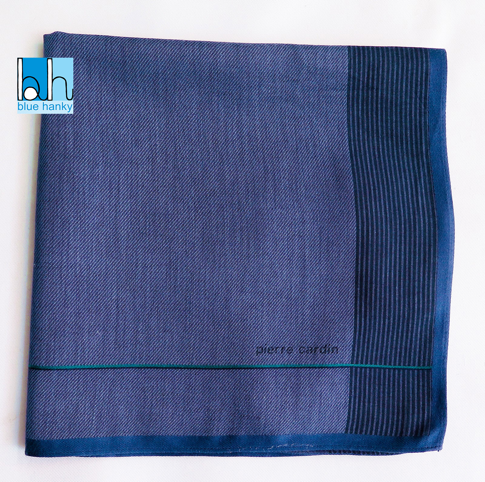 #113 18" pierre cardin ผ้าเช็ดหน้ามือ2 สภาพดี ผ้าเช็ดหน้าผืนใหญ่