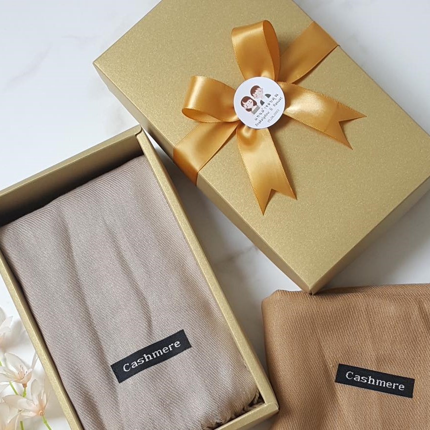 ผ้าคลุมไหล่ Cashmere แพ็คกล่องมุก