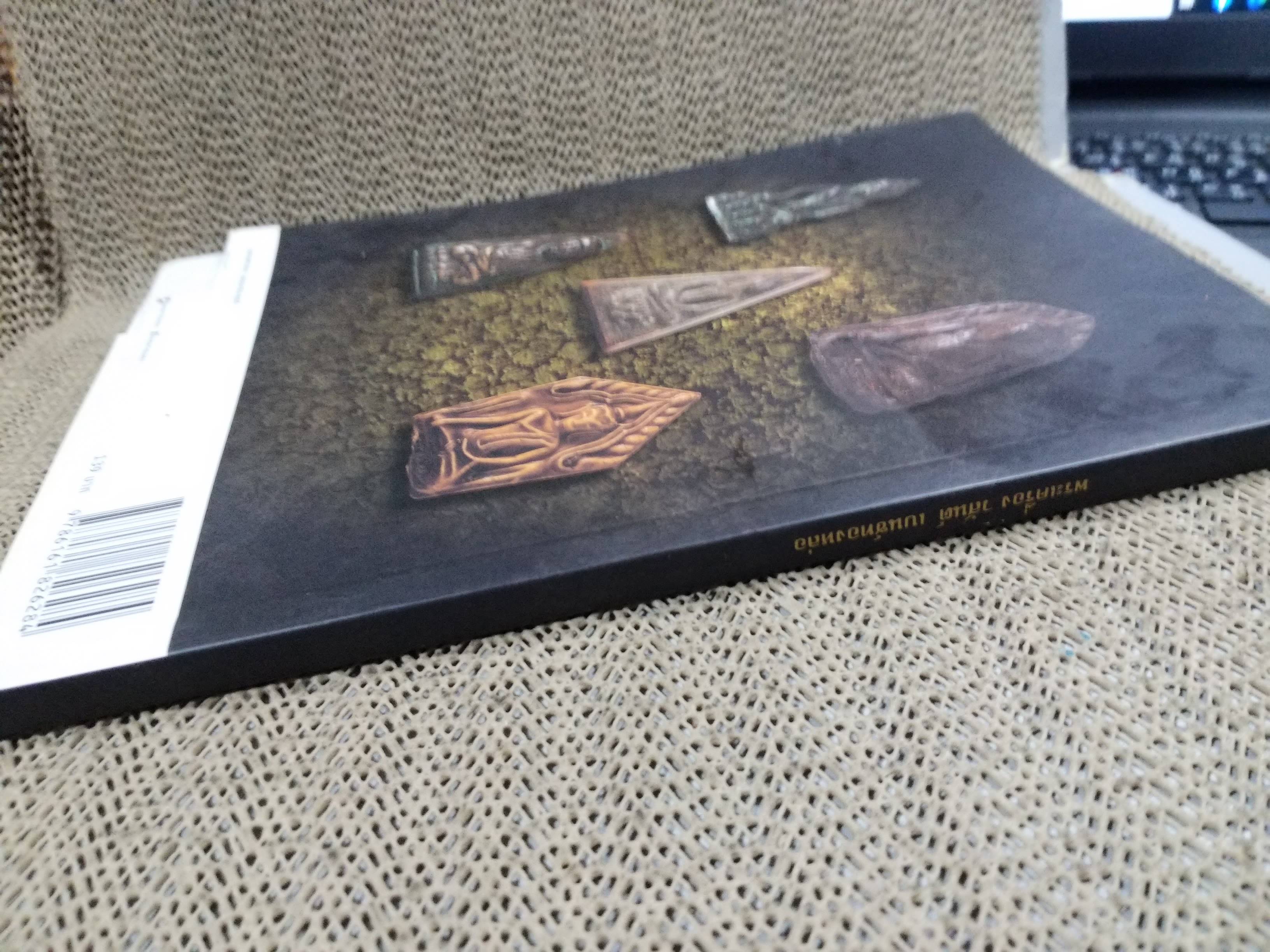 หนังสือ พระเครื่อง วสันต์ เบนซ์ทองหล่อ เปิดกรุพระ ของ "คุณวสันต์ เบนซ์ ทองหล่อ" ตำหนิ ปกหลังมีรอยตัดมุมไปหน่อย และมีรอยเปี้อนเล็กน้อย