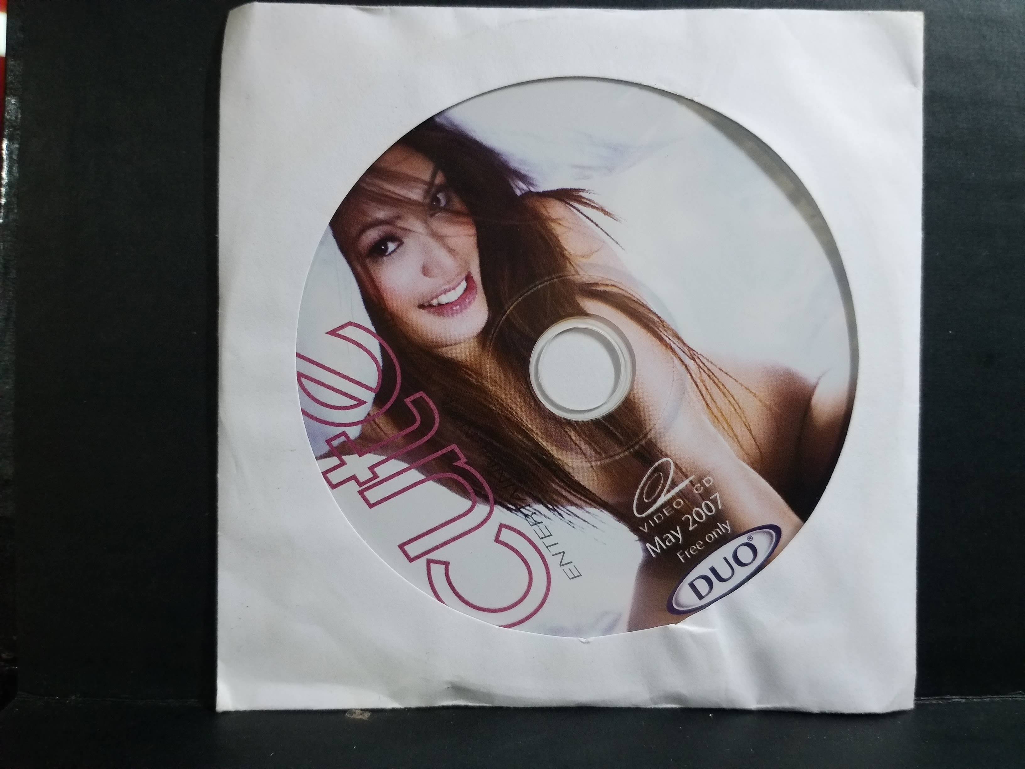 แผ่น CD เบื้องหลังนางแบบ นิตยสาร cute MAY.2007 / ความคมชัดตามยุคนั้นครับ