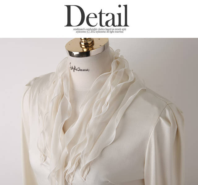 ***หมดค่ะ***เสื้อชีฟองสีส้ม ตกแต่งดีเทลที่คอด้วยผ้าชีฟองม้วนเป็นริ้วๆ แขนยาว สวยเหมือนแบบค่ะ