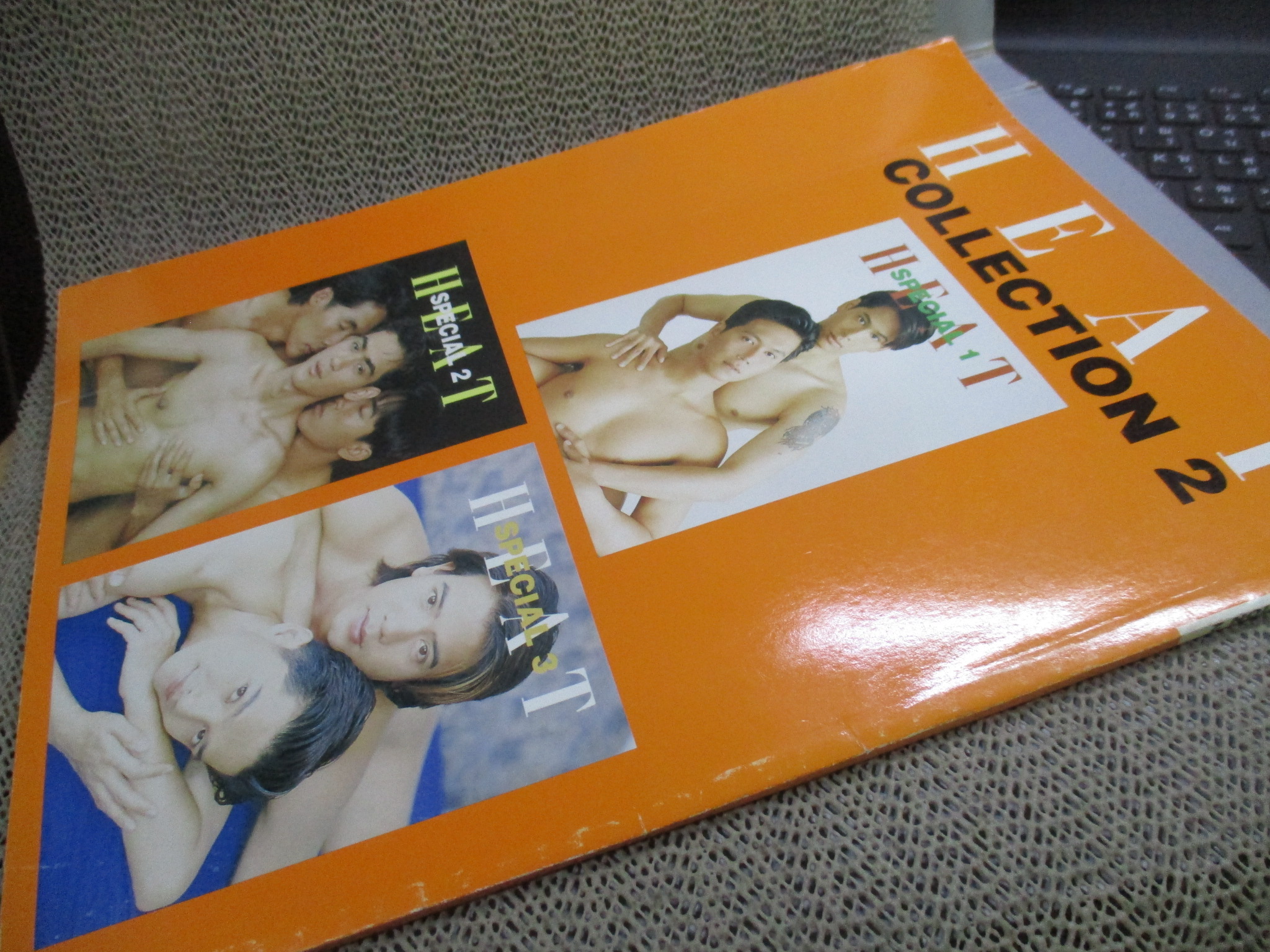 นิตยสาร HEAT COLLECTION 2 สภาพดี รวมนายแบบทำกิจกรรมร่วมกัน สีทั้งเล่ม ตำหนิ ปกหน้ามีรอยขาดหน่อย