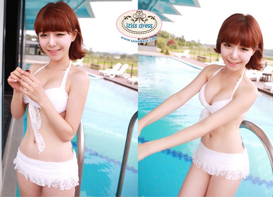 **พร้อมส่ง **ชุดว่ายน้ำบิกินี่ทูพีช two-pieces สีขาวสดใสผ้าลูกไม้ บราผ้าลูกไม้ผูกโบว์ด้านหลัง บิกินี่ระบายคล้ายกระโปรง ทำให้ดูหวาน ไม่โป๊คร้า สวยน่ารักเหมือนแบบค่ะ