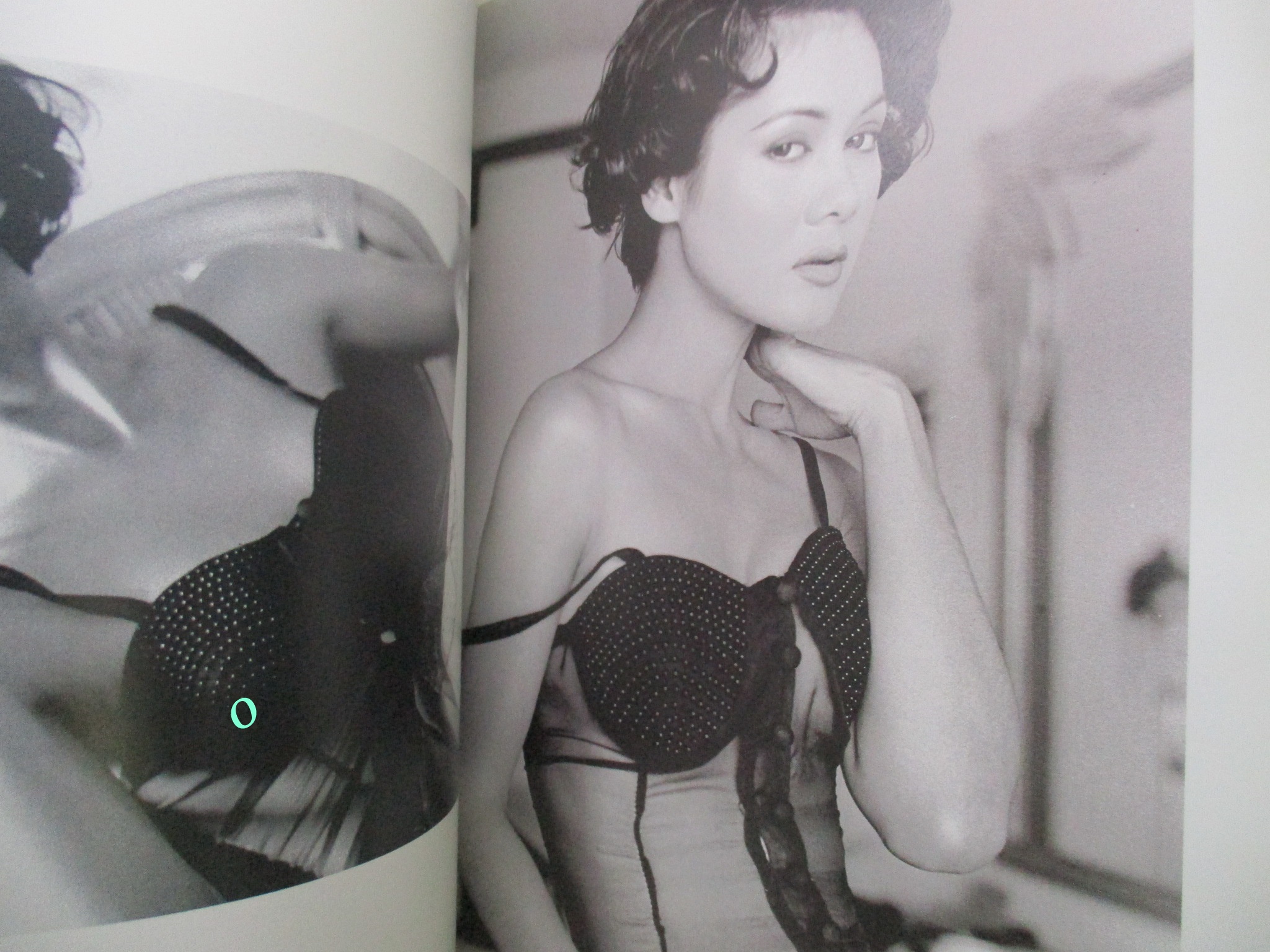 อัลบั้มนางแบบ Cattaleeya ตำหนิ ปกเก่าหน่อย มีคราบน้ำเล็กๆ เปิดได้ปกติ