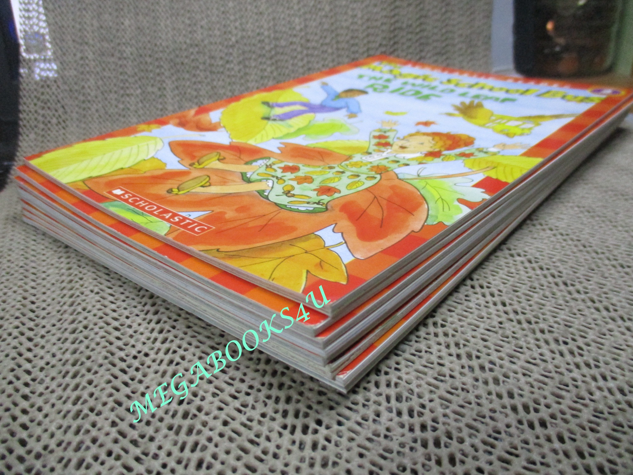 หนังสือภาษาอังกฤษ การ์ตูนวิทยาศาสตร์ Magic School Bus / SCHOLASTIC READER จำนวน8เล่ม/แพค (มือสอง) (สภาพ85-95%)