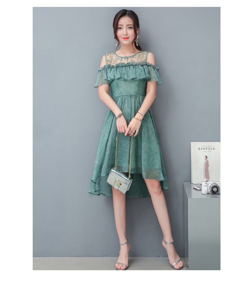 **หมดค่ะ**ดรสผ้าชีฟองเนื้อผ้ามีลายเส้นเหมือนแบบสีเขียว ช่วงไหล่เป็นผ้าลูกไม้ปัก ลายดอกไม้เล็กๆๆ เปิดไหล่ น่ารักมากค่ะ