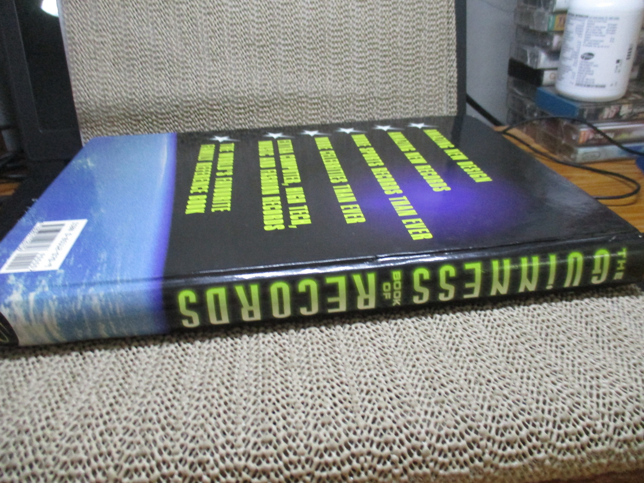 หนังสือ สถิติที่สุดในโลก กินเนสส์ หรือกินเนสส์บุ๊ค Guinness Book of World Records (ภาษาอังกฤษ)