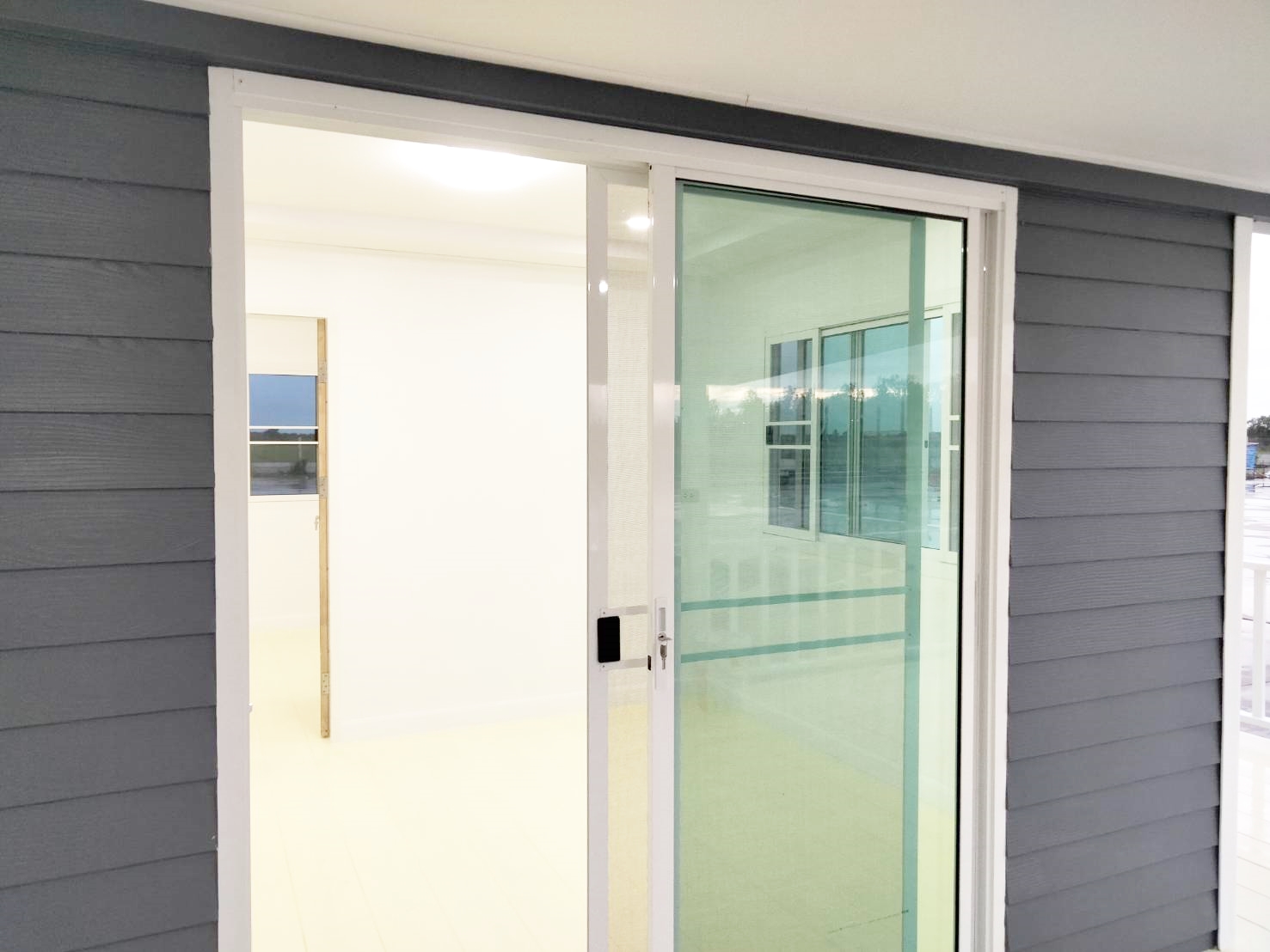 บ้านน็อคดาวน์ ขนาด 9 * 8 เมตร ในตัวบ้าน ขนาด 6*6 เมตร ราคา 550000 บาท