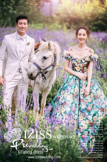 PW316 **พร้อมส่งเฉพาะชุดผู้หญิง** ชุดคู่ถ่ายพรีเวดดิ้ง (prewedding dress) & ชุดแต่งงานแฟนซี (Fancy wedding dress)ชายหญิง "ธีมสีเขียว-ขาว"
