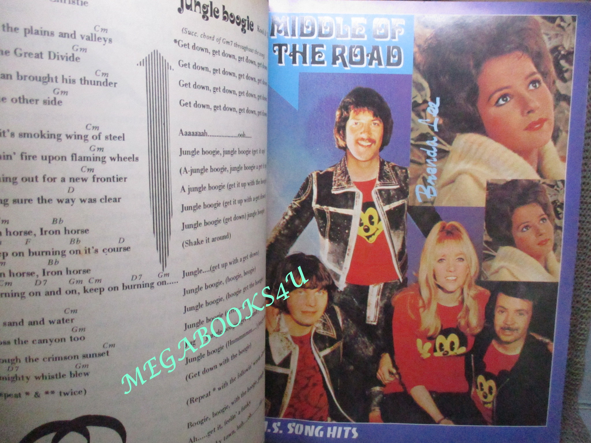 หนังสือเพลงพร้อมคอร์ดกีตาร์ All Time Greatest Hits Volume 3 ตำหนิ ขอบปกเยินเล็กน้อย