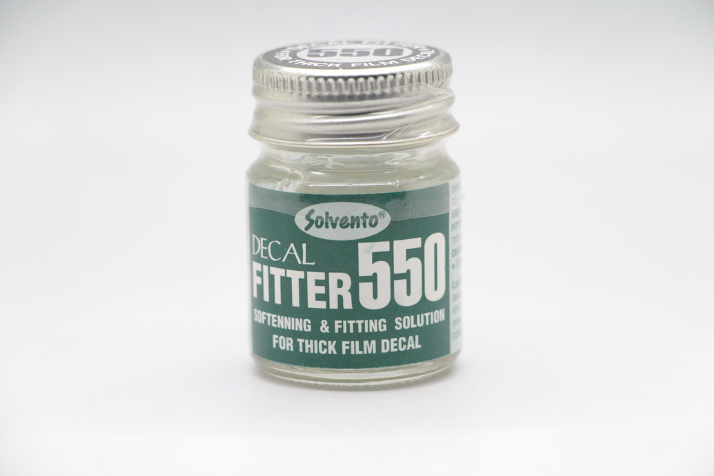DECAL FITTER 550