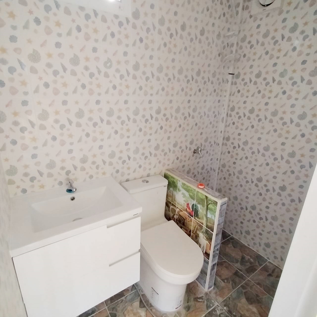 บ้านน็อคดาวน์เป็นโครงสร้างเหล็ก ขนาด 4*6 เมตร สูง 2.4 เมตร