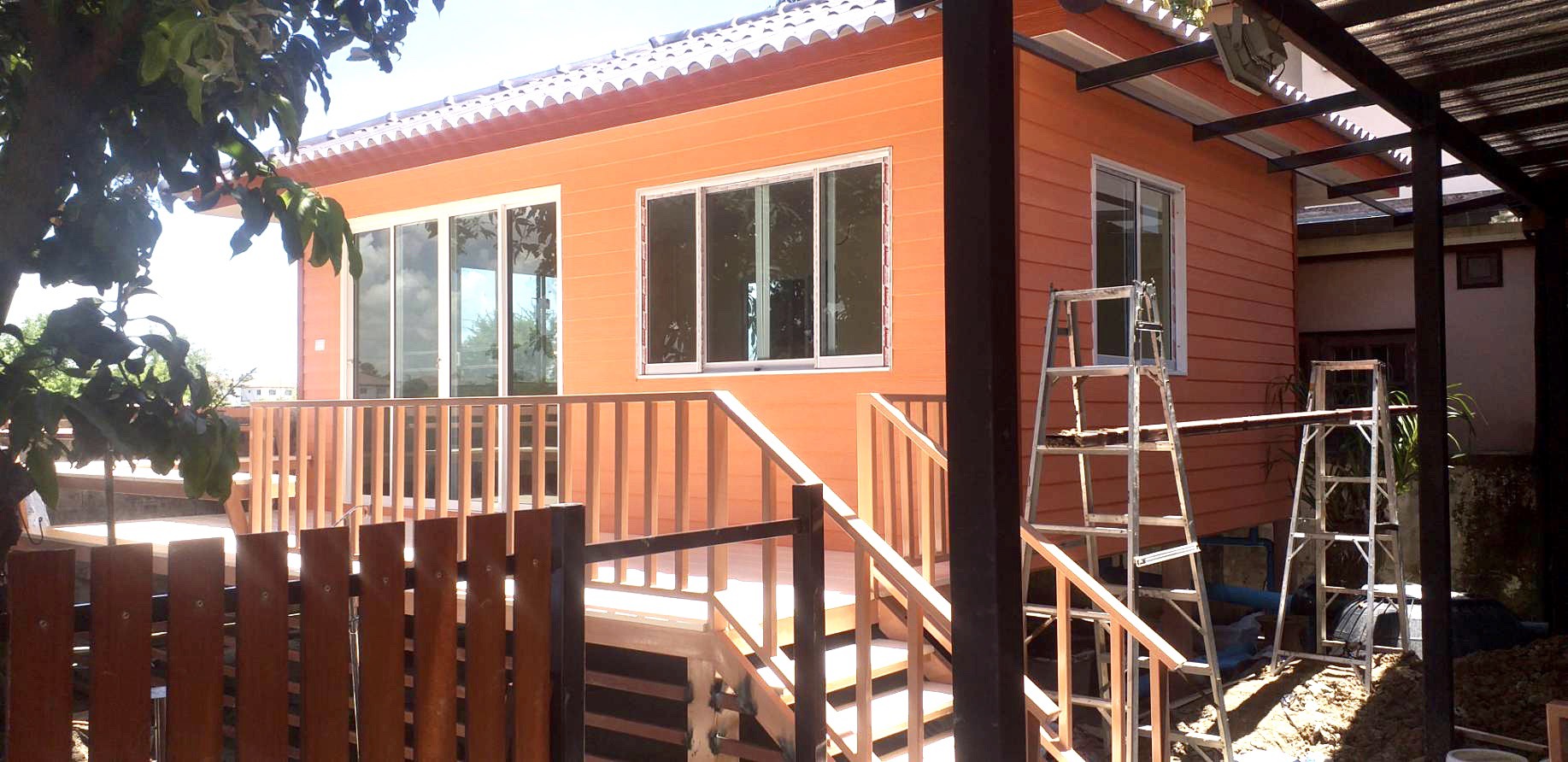 บ้านน็อคดาวน์ ทรงปั่นหยา ขนาด 4*6 เมตร พร้อมระเบียง 2*3 เมตร ชุดประตูสไลด์