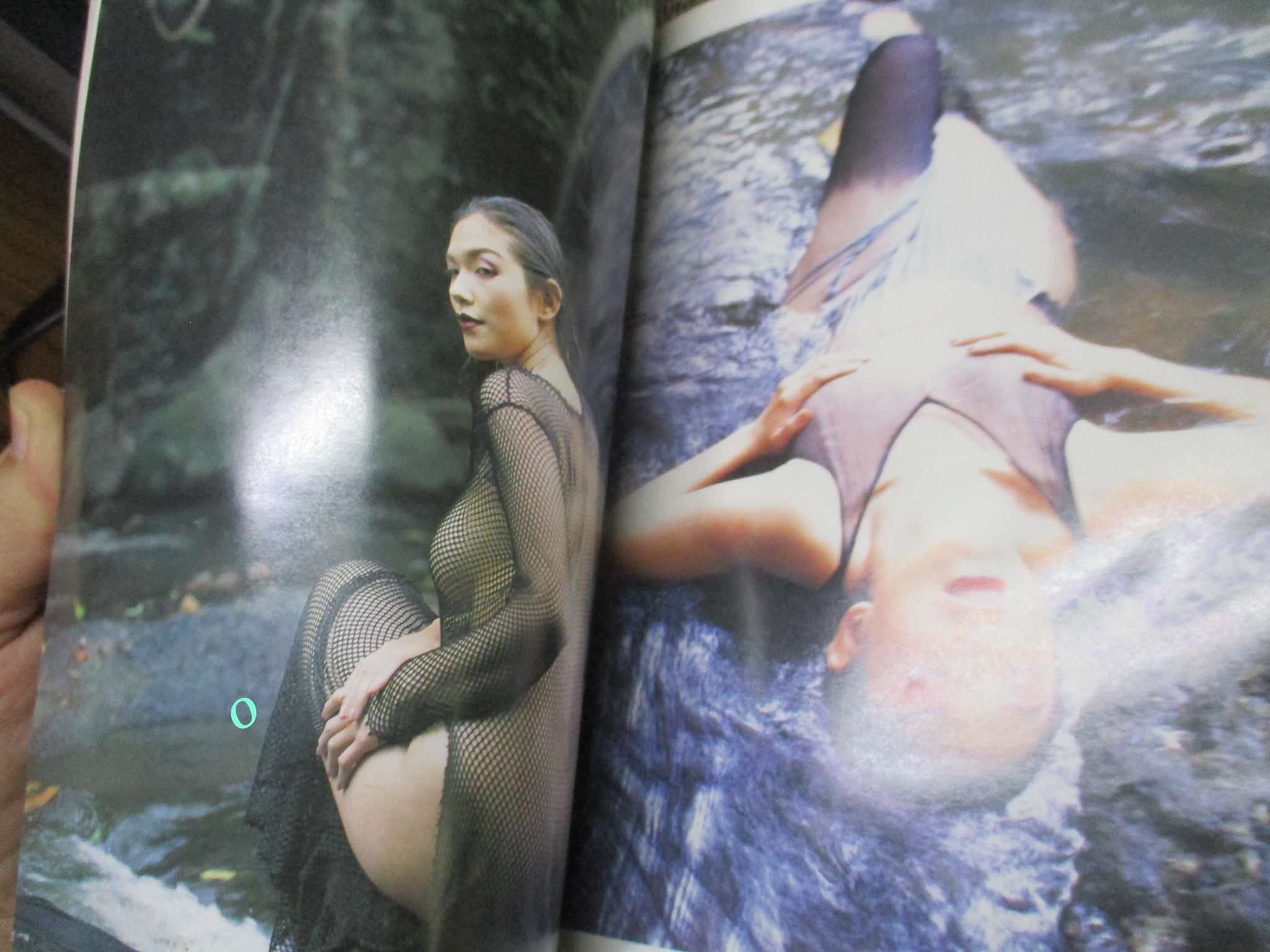 SEXY PHOTO ALBUM SPECIAL ISSUE SUPERSTAR WAVE SPECIAL สภาพเก่าหน่อย ตามมุมหนังสือมีรอยพับ เยิน ด้านล่างมีคราบน้ำ เปิดได้ตามปกติ