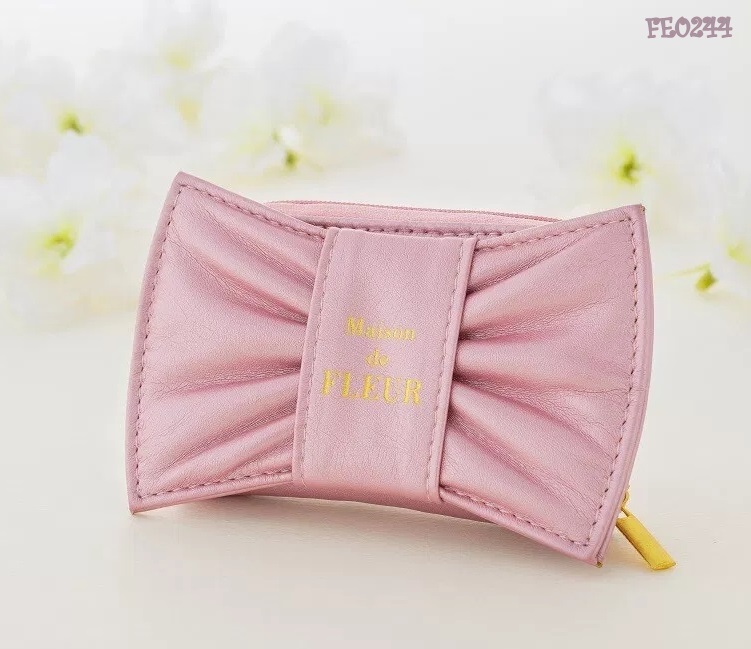 พร้อมส่ง Maison de FLEUR กระเป๋าใบเล็กรูปโบว์สีหวาน ใส่เครื่องประดับ หรืออุปกรณ์สายชาร์ตได้