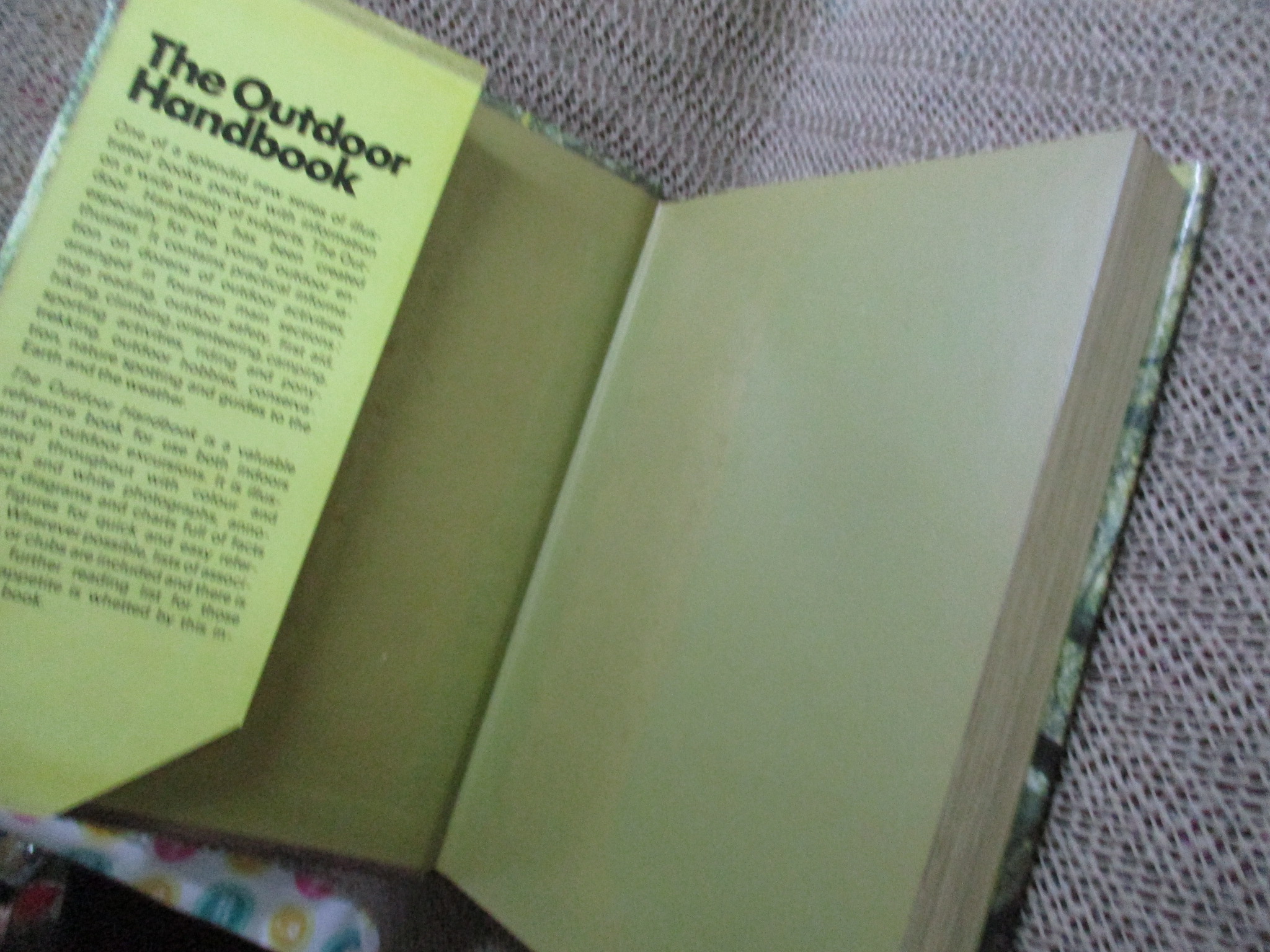 The Outdoor Handbook by Anon (Hardcover) / HAMLYN