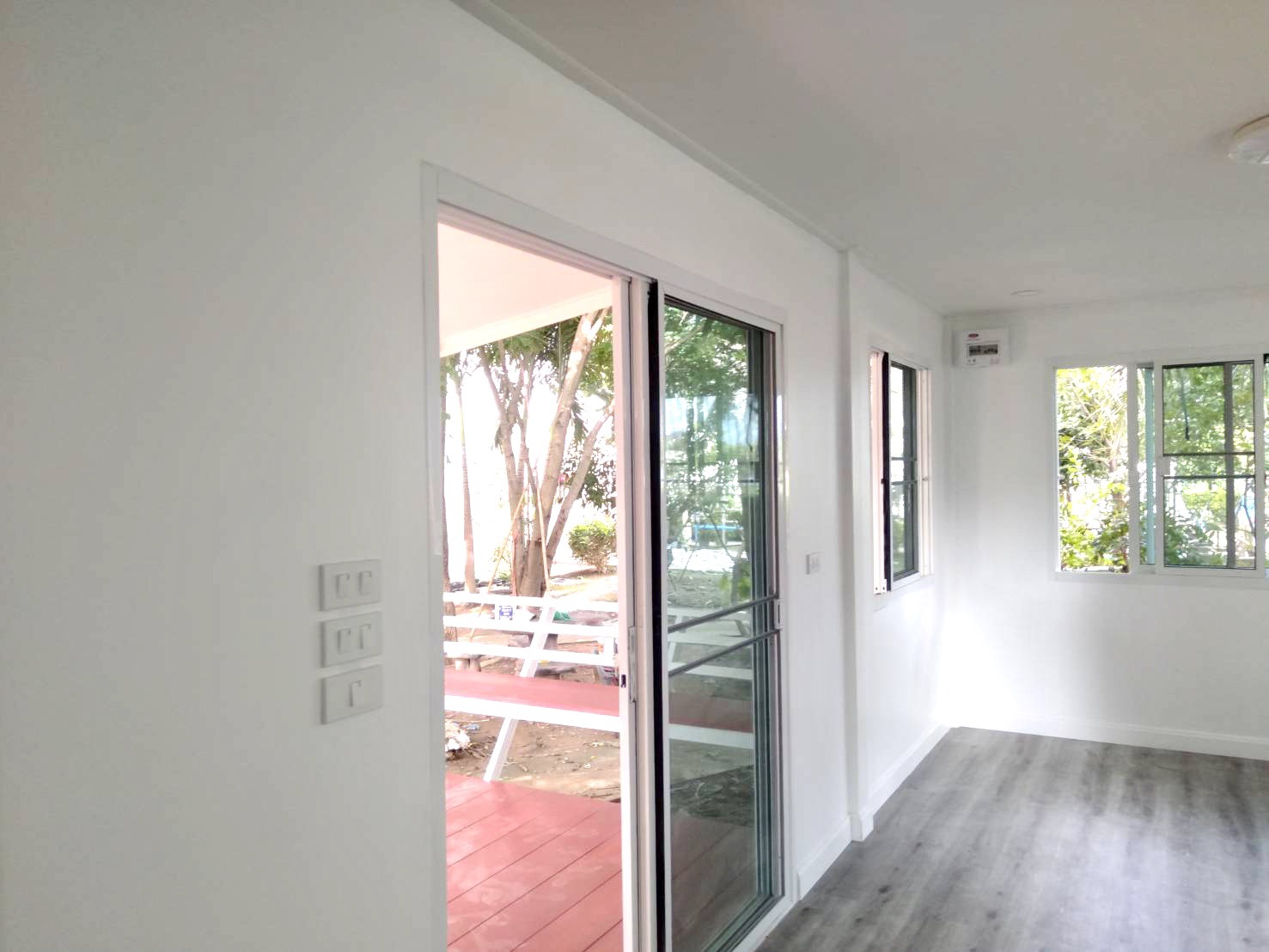 บ้านน็อคดาวน์ สไตล์โมเดิร์น ขนาดบ้าน 4*8 เมตร พร้อมระเบียง 2*3 เมตร ราคา 360,000 บาท