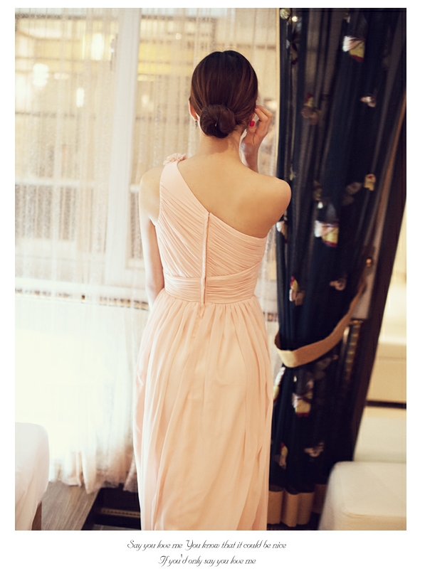 ***หมดค่ะ***เดรสยาวผ้าชีฟองสีส้มอมชมพู ไหล่เฉียง มีซับในสวยเหมือนแบบ100%ค่ะ