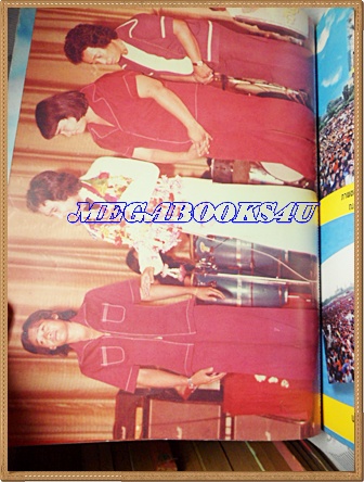 หนังสือครบรอบ2ปี ลูกทุ่งเอฟเอ็ม ภาพสี เรื่องราวของศิลปินเพลงลูกทุ่ง ปี2542หนา 200 หน้า มีขนาด 21.5 x 29.5 ซ.ม ปกแข็ง สภาพดี