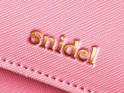 พร้อมส่ง (มีตำหนิเปื้อนเล็กน้อยไม่มีผลต่อการใช้งาน Snidel x Sweet กระเป๋าใส่บัตร เงิน และโทรศัพท์ ใช้เป็นคลัทช์ หรือสะพายได้ (สายสะพายถอดได้)