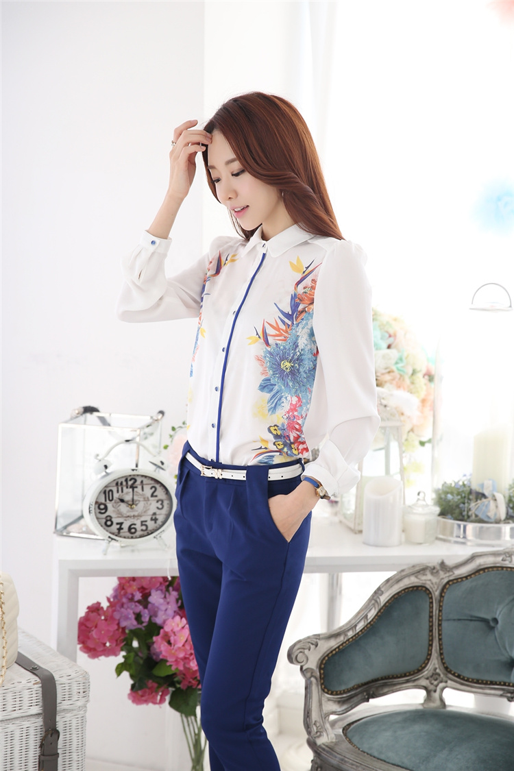 **หมดค่ะ**เสื้อชีฟองแขนยาวสีขาวใส่ทำงาน ดีเทลช่วงตัวผ้าตัดต่อผ้าลายกราฟฟิครูปดอกไม้ ตกแต่งแนวกระดุมและช่วงหลังด้วยผ้าแถบสีน้ำเงิน สวยคุณภาพดีเหมือนแบบค่ะ