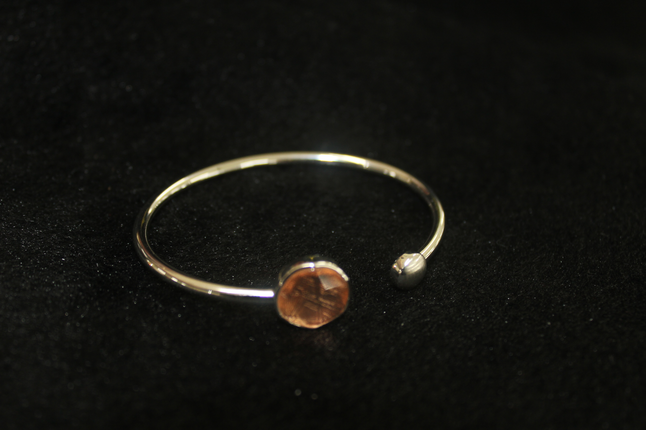 กำไลข้อมือกีเบี้ยน