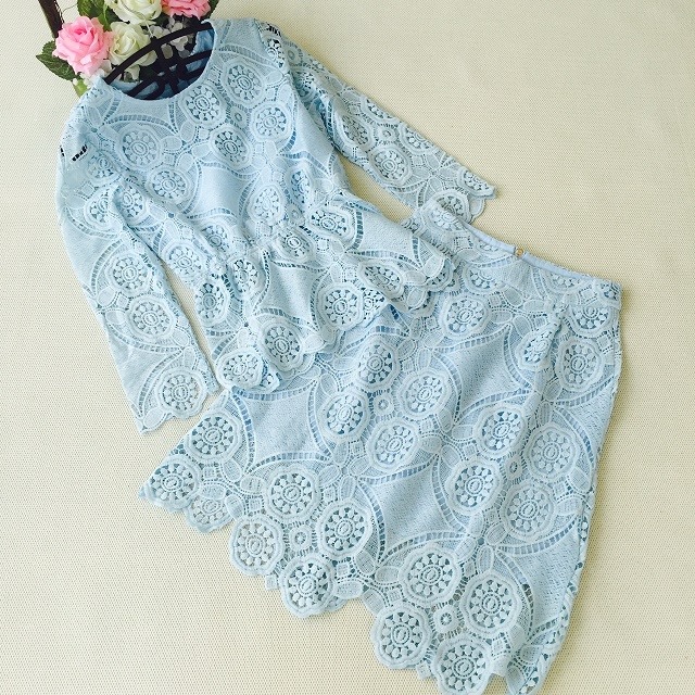 **หมดค่ะ**ชุดลูกไม้แขนยาวสีฟ้าใส่ทำงาน เพื่อนเจ้าสาว แบ่งเ็นเสื้อ+กระโปรง ฉลุลายดอกไม้ สวยคุณภาพดีเหมือนแบบค่ะ