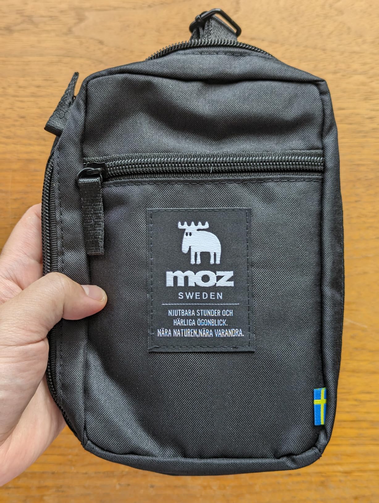 พร้อมส่ง moz กระเป๋าสะพาย มัลติฟังก์ชั่น กระเป๋าสะพายสมาร์ทโฟนที่มาพร้อมฟังก์ชันครบครัน
