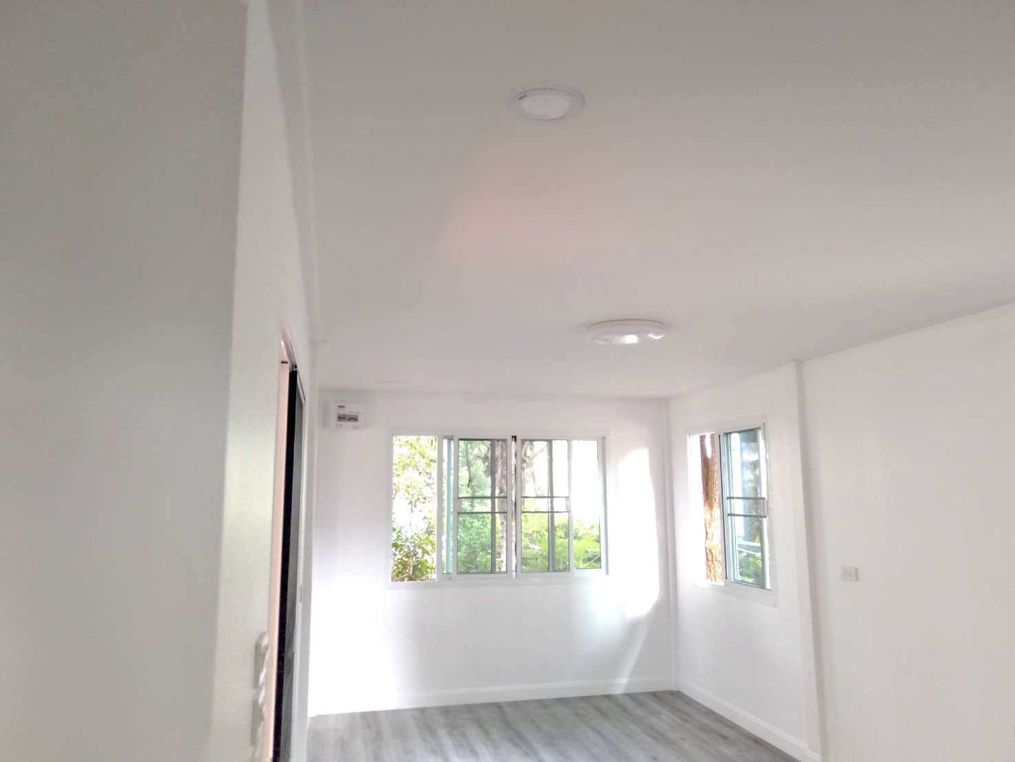 บ้านน็อคดาวน์ สไตล์โมเดิร์น ขนาดบ้าน 4*8 เมตร พร้อมระเบียง 2*3 เมตร ราคา 360,000 บาท