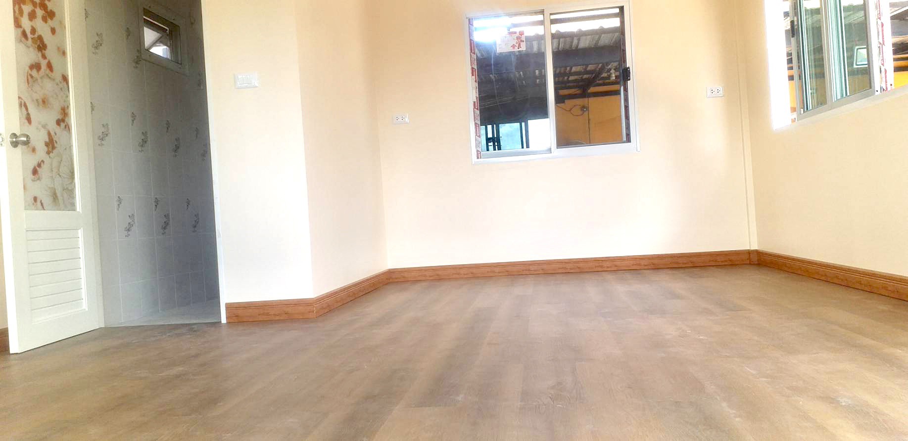 บ้านน็อคดาวน์ ทรงปั่นหยา ขนาด 4*6 เมตร พร้อมระเบียง 2*3 เมตร ชุดประตูสไลด์