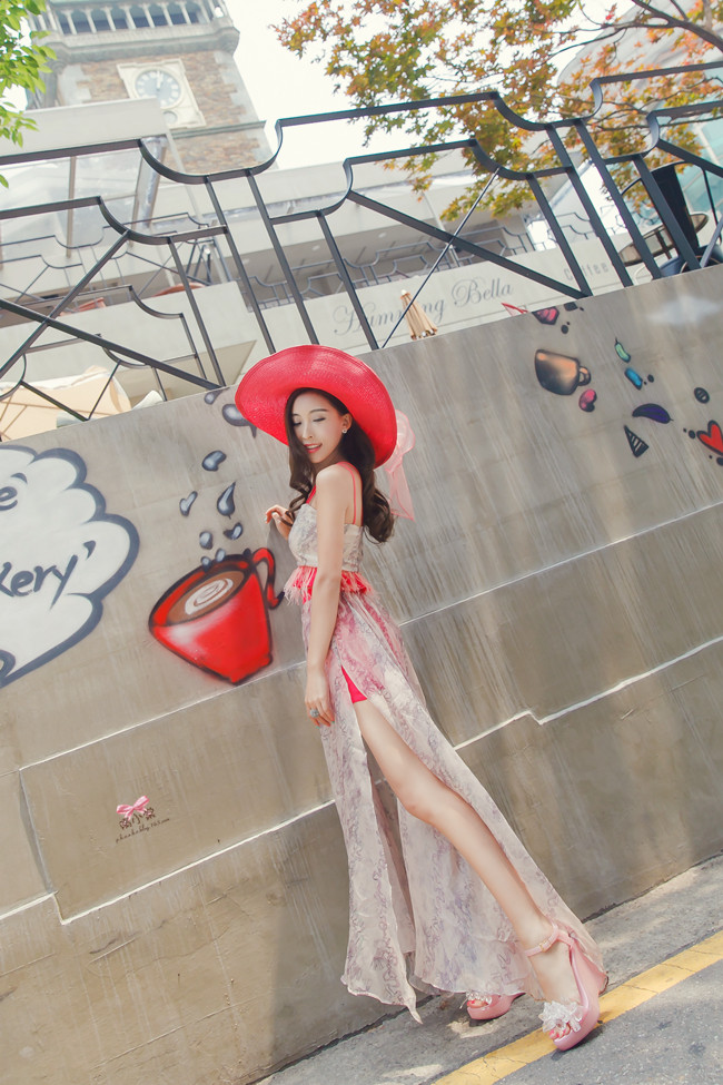 **หมดค่ะ**เสื้อสายเดี่ยวเอวลอยแต่งระบาย+กางเกงกระโปรงดีไซน์เก๋ๆ จะใส่ไปเที่ยว หรือ chic chic ริมทะเลก็เริศคร้า