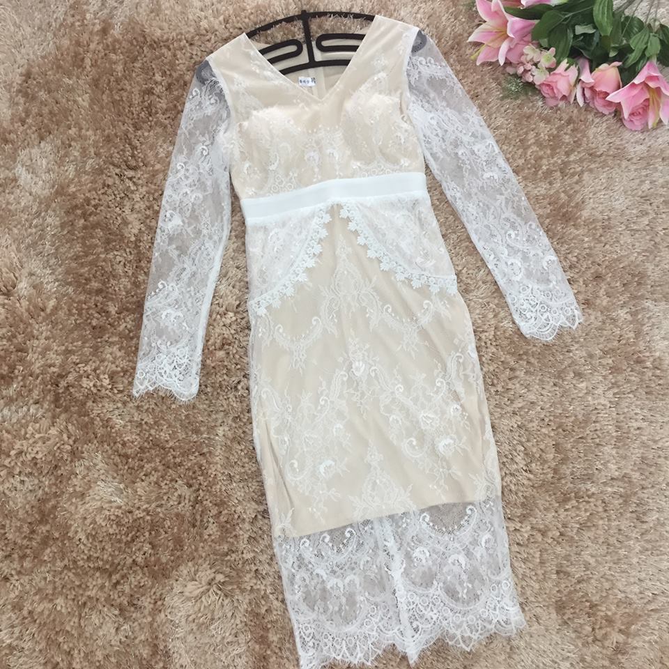 **สินค้าหมดค่ะ**เดรสผ้าลูกไม้สีขาว เนื้อนิ่ม ยืดหยุ่นได้ดีสีขาว แขนยาว ทรงสอบ เอวคาดด้วยผ้าคอตตอนผสม spandex ยืดได้ สวยมากค่ะ