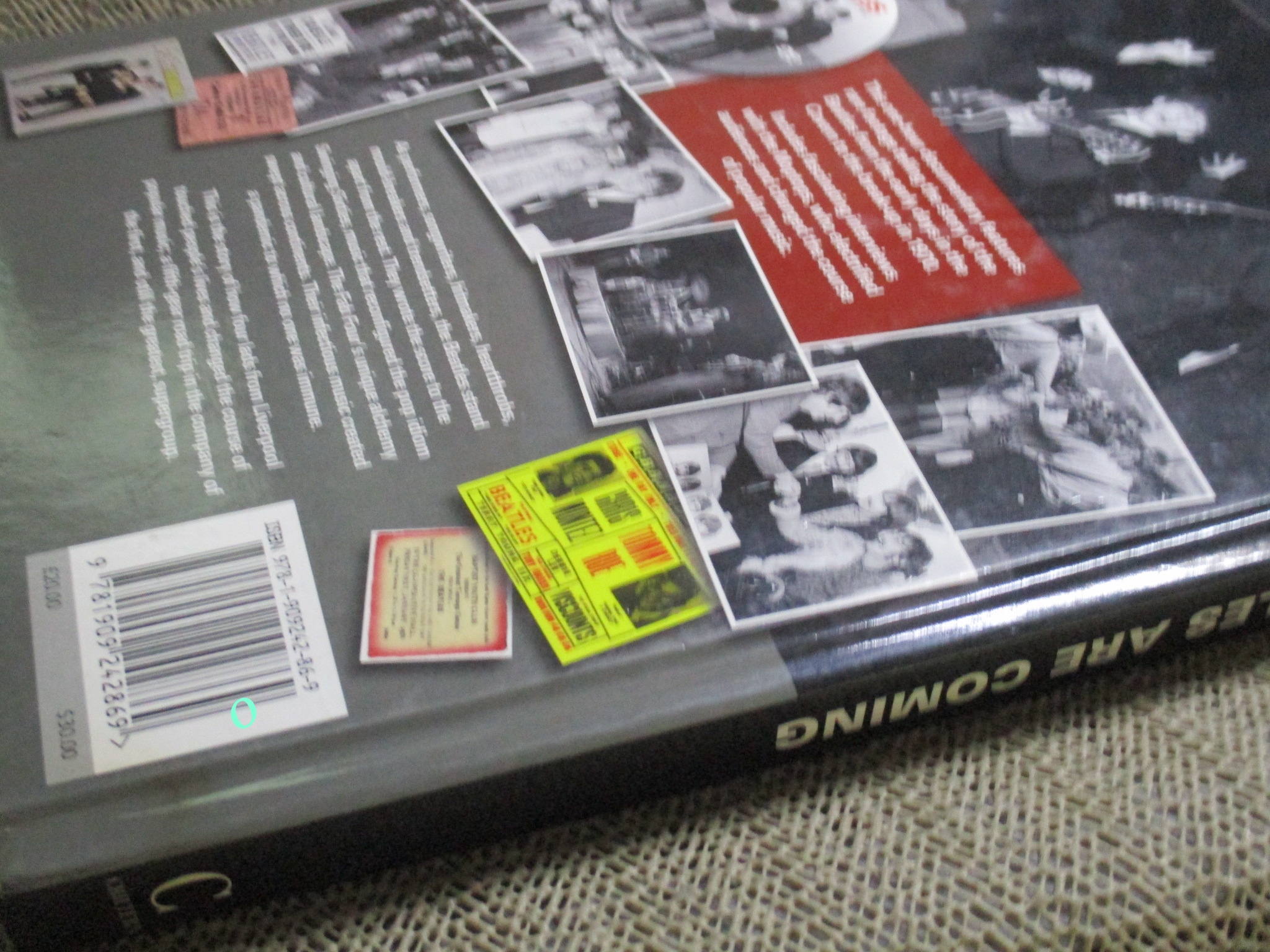 หนังสือประวัติ วงเดอะบีเทิลส์ THE BEATLES ARE COMING + CD