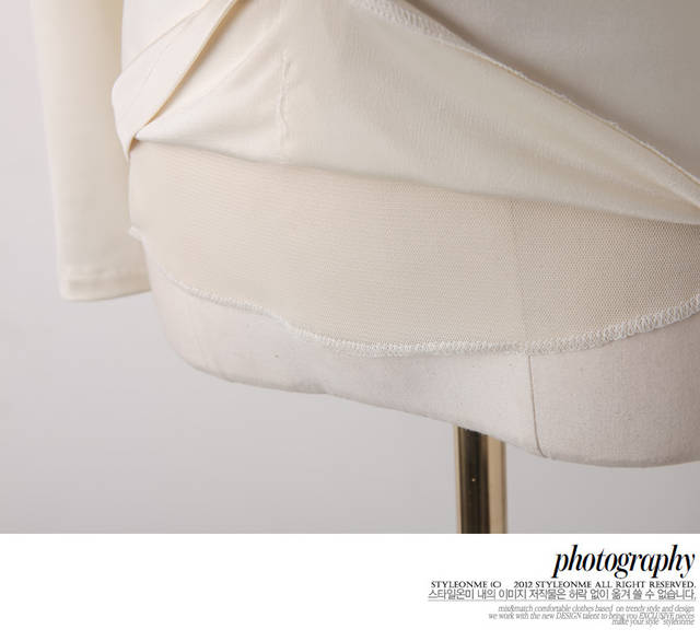 ***หมดค่ะ***เสื้อชีฟองสีส้ม ตกแต่งดีเทลที่คอด้วยผ้าชีฟองม้วนเป็นริ้วๆ แขนยาว สวยเหมือนแบบค่ะ