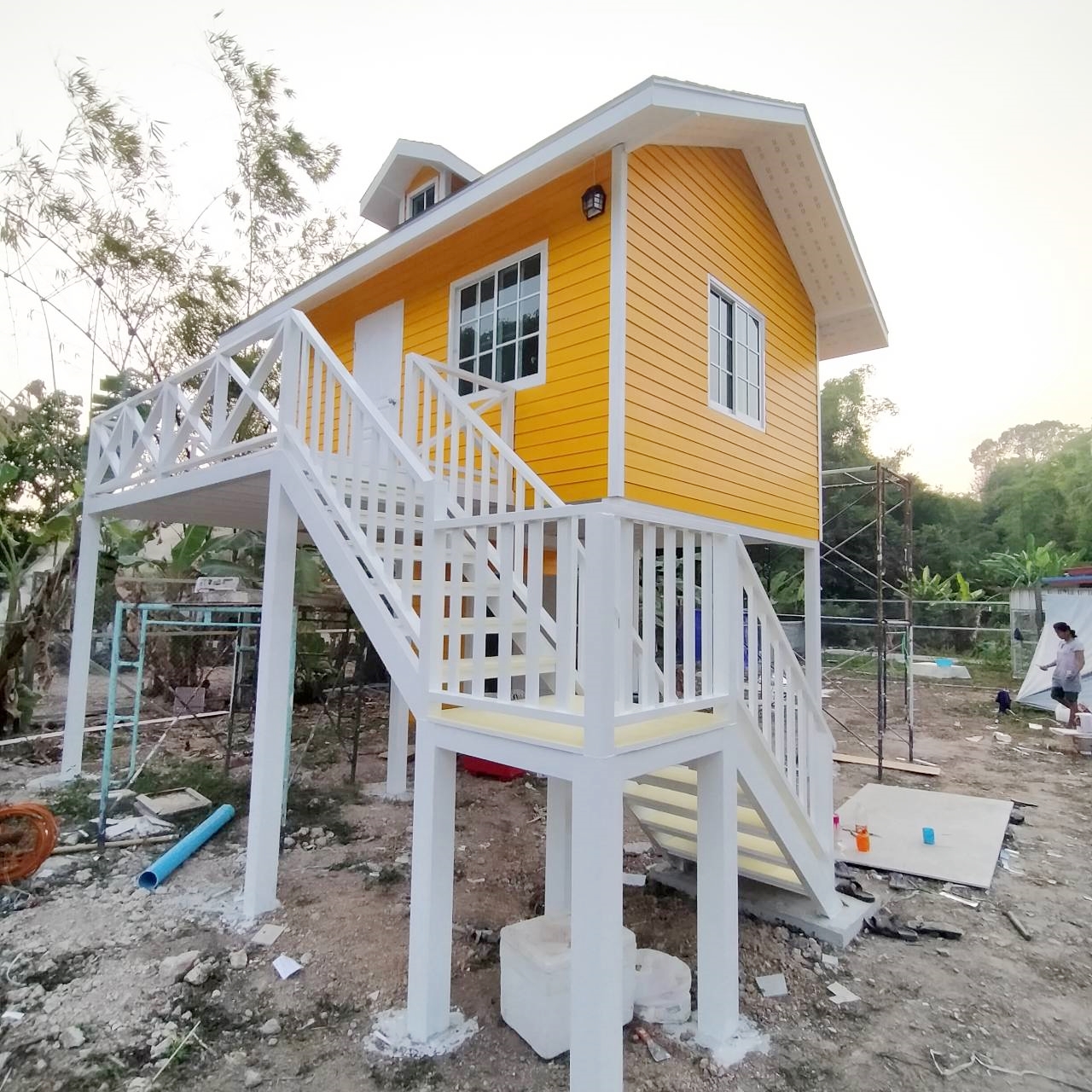 บ้านน็อคดาวน์เป็นโครงสร้างเหล็ก ขนาด 4*6 เมตร สูง 2.4 เมตร