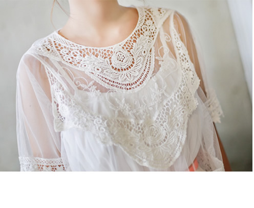 ***หมดค่ะ***เสื้อคอกลมเนื้อผ้าตาข่ายเนื้อนิ่ม ปักลายลูกไม้ที่ตัวเสื้อ แขนสั้น มีซับในค่ะ