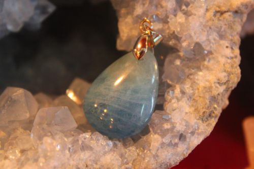 อความารีน (Aquamarine)
