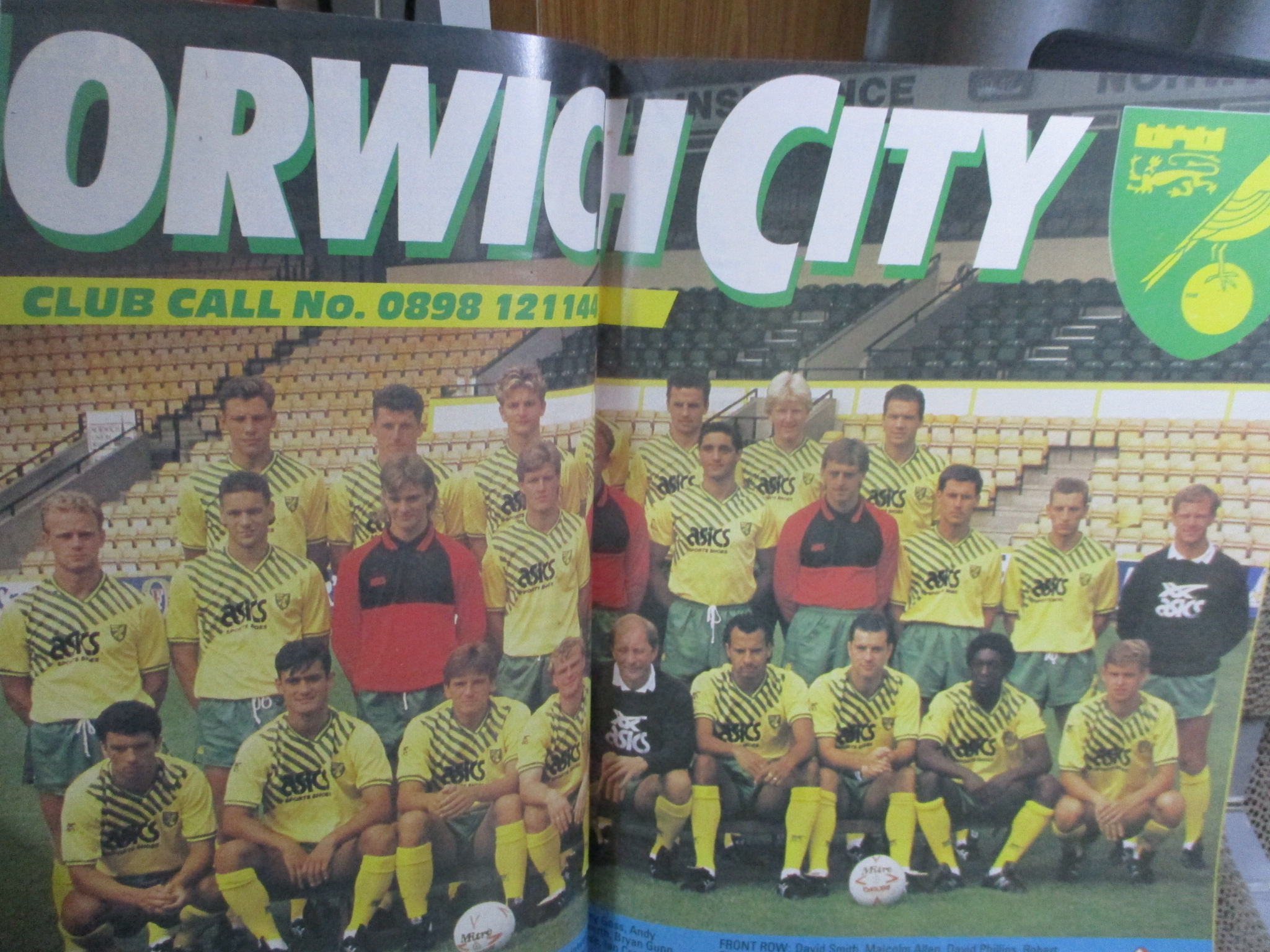 สตาร์ซอคเกอร์ ฉบับที่0640 ปี2533 ปก แมตต์ เลอ ทิสซิเอร์ หน้ากลาง ทีมนอริช ภาพสี อาร์เจนติน่ามาราโดน่า