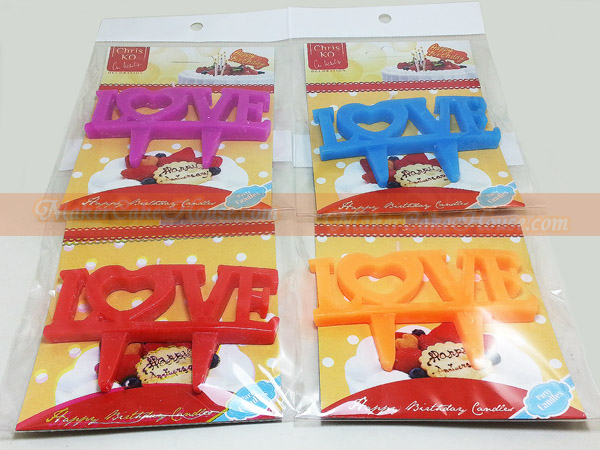 เทียนปักหน้าเค้กบอกรัก "LOVE"