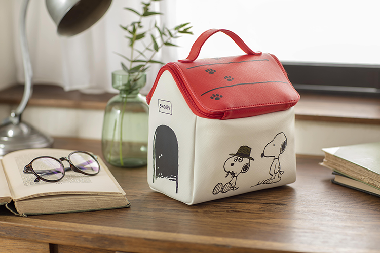 พร้อมส่ง SNOOPY House Vanity Pouch กระเป๋าทรงบ้าน กระเป๋าเครื่องสำอางสนูปปี้