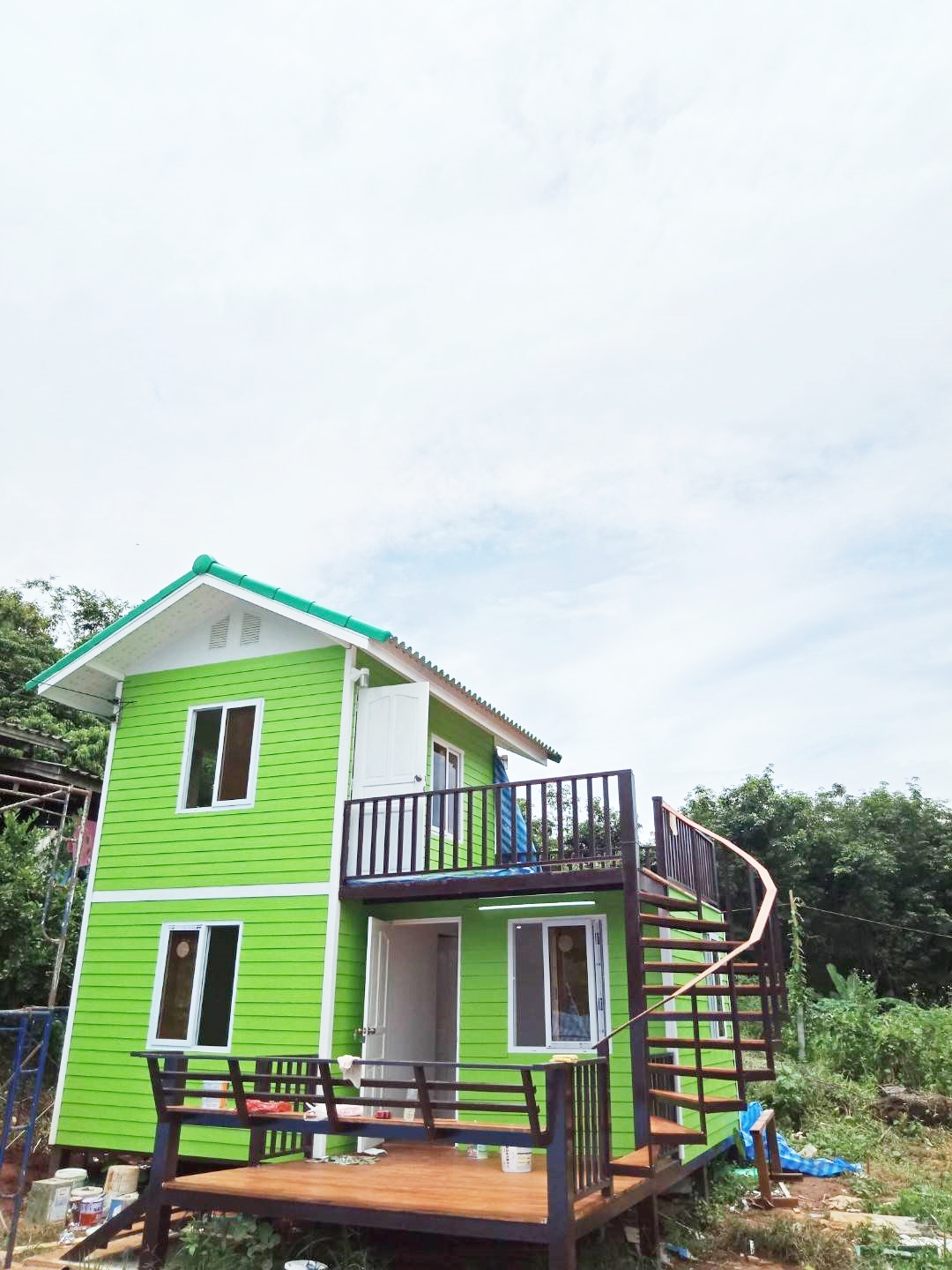 บ้านน็อคดาวน์ 2 ชั้น ขนาด ที่ 4*6 เมตร พื้นใที่ช้สวย และระเบียงทั้งชั่นบนแล้วชั้นล่าง