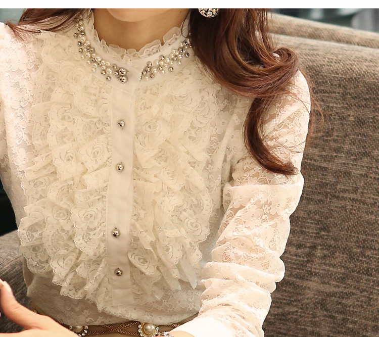 ***หมดค่ะ***เสื้อแฟชั่นผ้าลูกไม้เกาหลีแขนยาวสีขาว มีระบายรอบคอและหน้าอกมีซับใน เหมือนแบบค่ะ