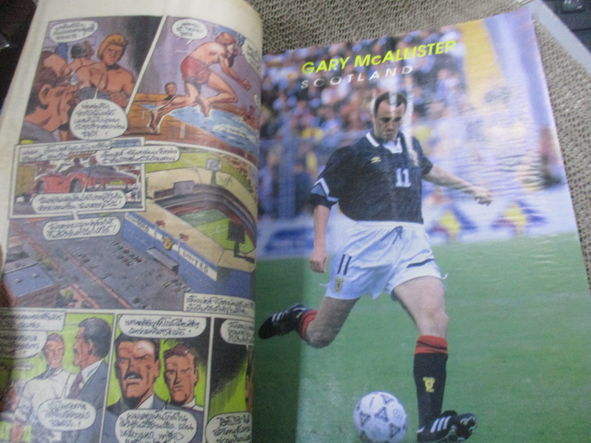 เวิร์ลด์ซอคเกอร์ ฉบับที่183 ปี2535 / สันถลอกหน่อย ภาพหน้ากลางเป็นคลื่นเล็กๆ